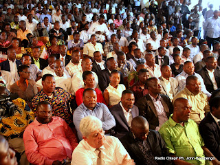 Des opposants congolais le 13/12/2011 dans la salle Fatima à Kinshasa, lors d’une réunion contre des résultats de la présidentielle de 2011 en RDC. Radio Okapi/ Ph. John Bompengo