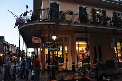 Anochece en Royal Street