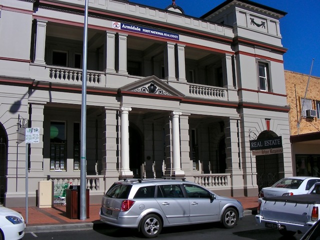 [20090515-11-50-40-around-armidale--streets-and-architecture%255B5%255D.jpg]