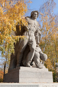 Скульптура на Площади Героев