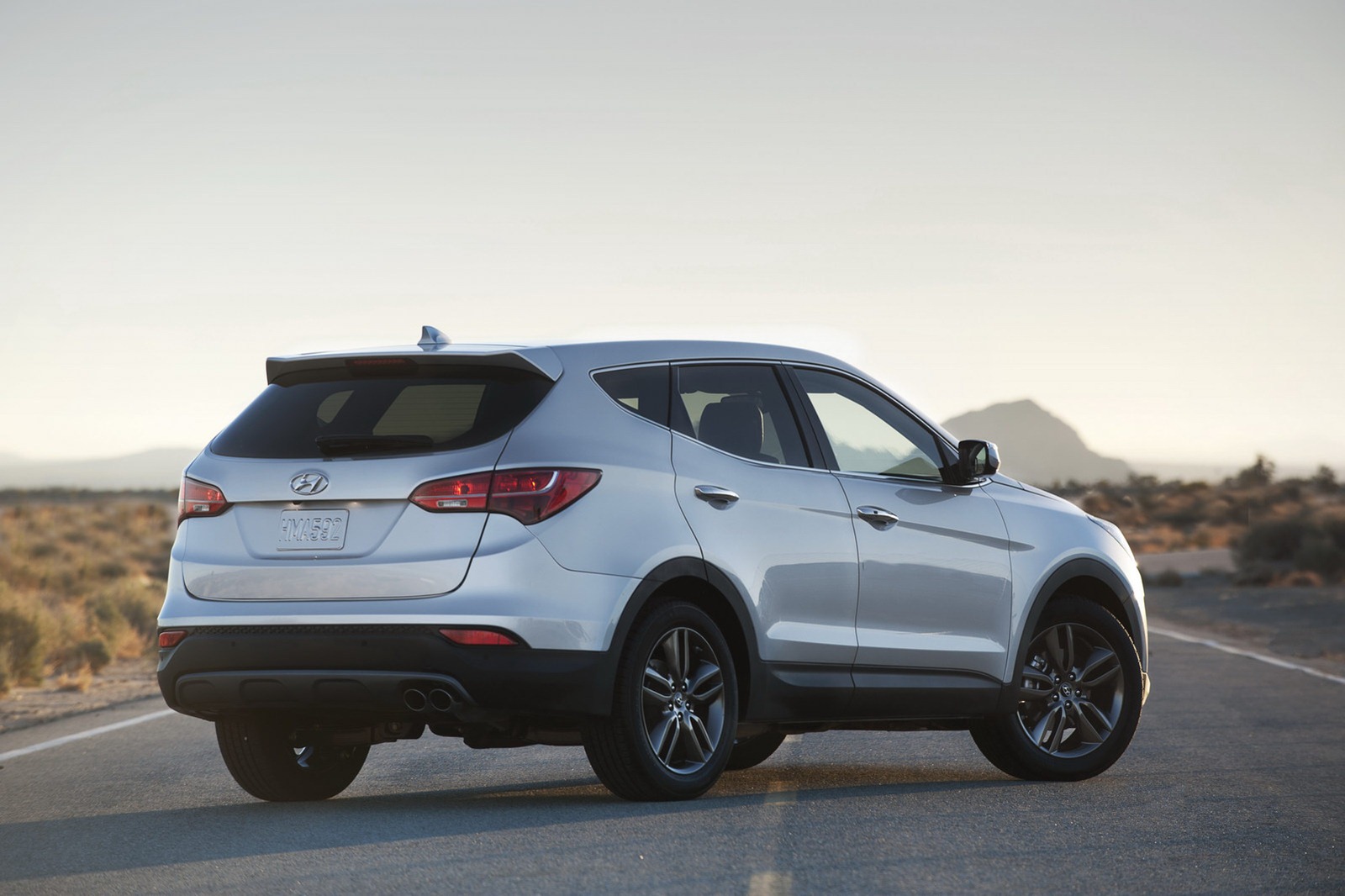 2013-Hyundai-Santa-Fe-Sport-8[2].jpg