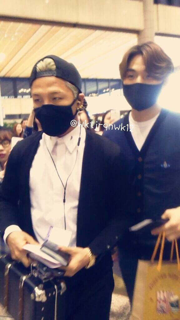 Big Bang - Gimpo Airport - 02may2014 - Fan - Wktjrqnwk12 - 02.jpg