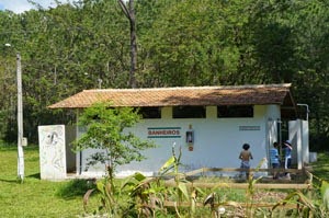 [Bateria%2520de%2520banheiros%255B3%255D.jpg]