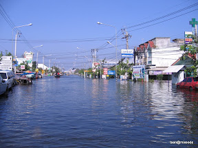 พ่อพู่กันกลับบ้านไปเตรียมบ้านให้พร้อมรับน้ำระลอกใหญ่ที่กำลังจะมา