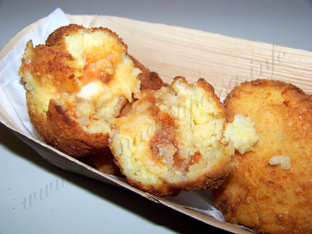 [Arancini%2520rustici%2520ricetta%2520siciliana%2520%252822%2529%255B5%255D.jpg]