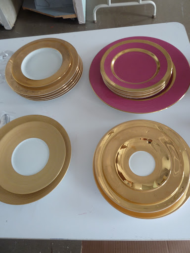 Four place settings that are completely different from each other: Philippe Deshoulieres 
