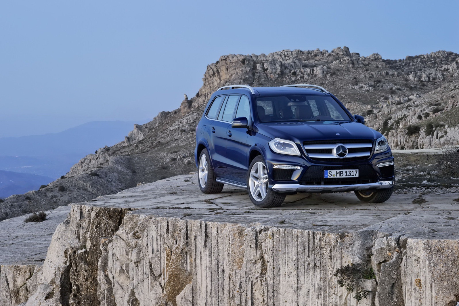 2013-Mercedes-Benz-GL-Class-9[2].jpg