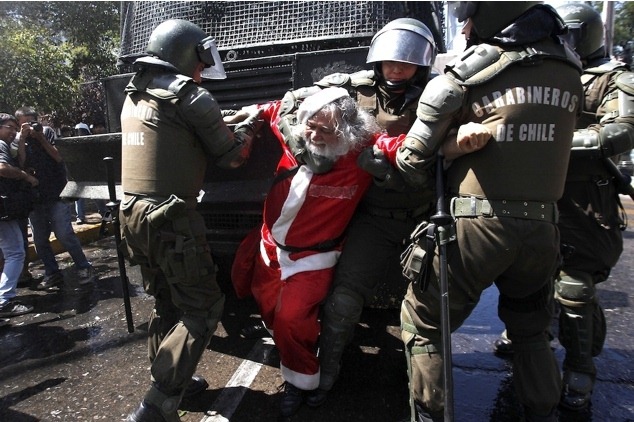 [Santa-Arrested%255B8%255D.jpg]