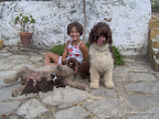 Anay con Gordo, unos cachorritos de &eacute;ste y la madre.