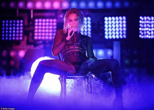 article-2546505-1AFC30A900000578-798_964x687