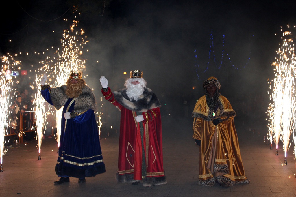 [4511_Reyes%2520cabalgata%255B8%255D.jpg]