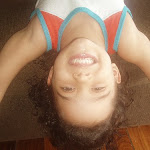 Julia cabeça para baixo.jpg