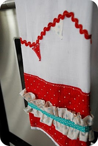 bunting dishtowel tutorial by tatertots and jello