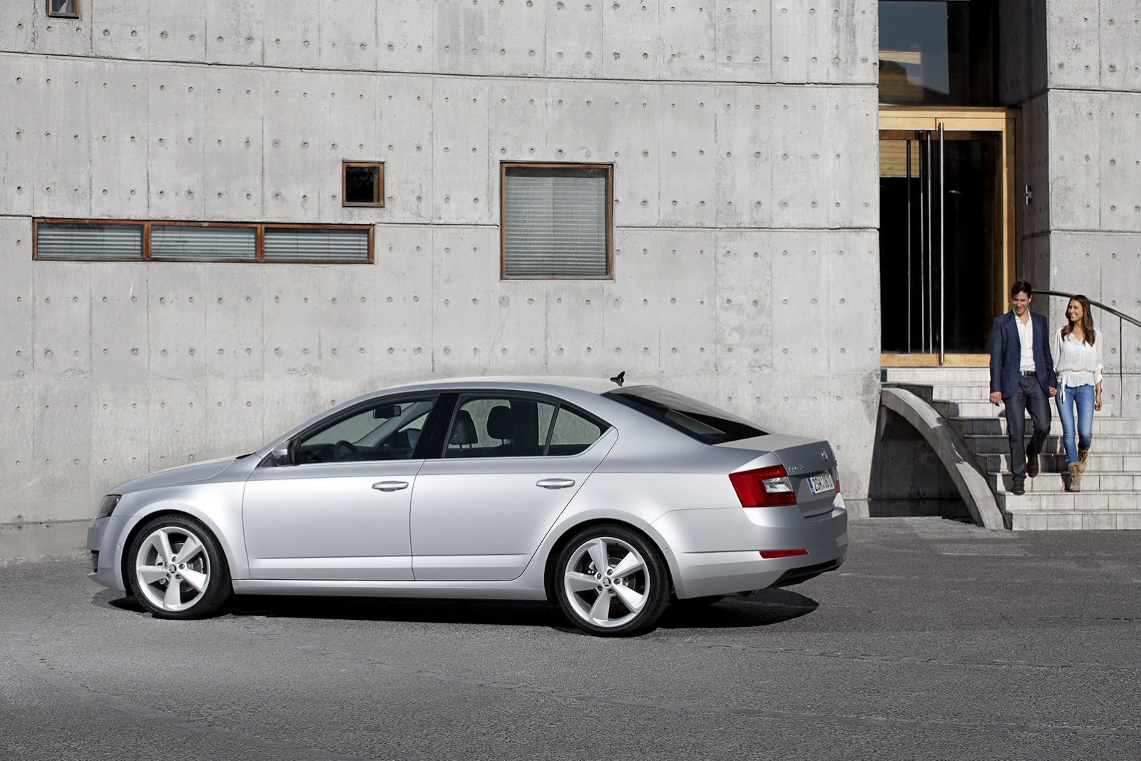 2013-Skoda-Octavia-III-3[2].jpg
