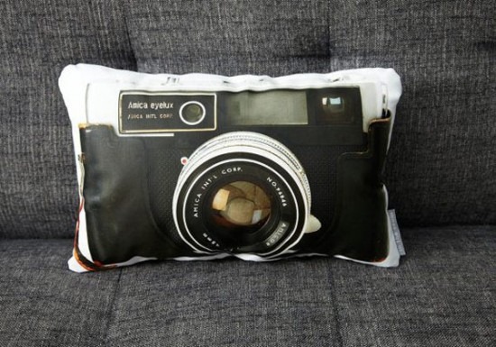 [cameras-pillows4-550x3856.jpg]