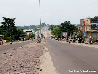 Boulevard Lumumba dans la matinée du 10/12/2011 au niveau de pond-Matete-Ndjili quartier 1 et Masina à Kinshasa, après la publication de la victoire de Joseph Kabila par la Ceni pour la présidentielle de 2011 en RDC. Radio Okapi/ Ph. John Bompengo