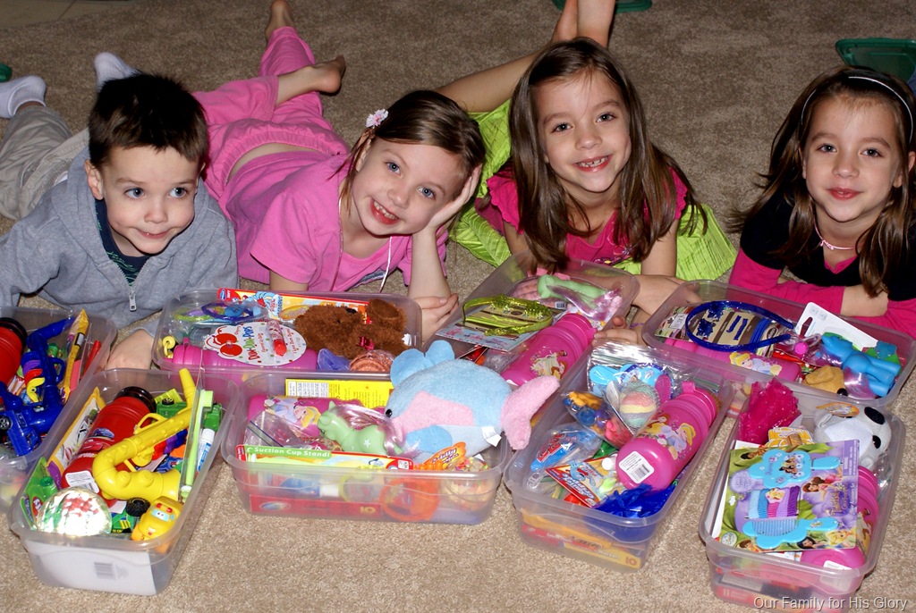[Operation%2520Christmas%2520Child%255B4%255D.jpg]