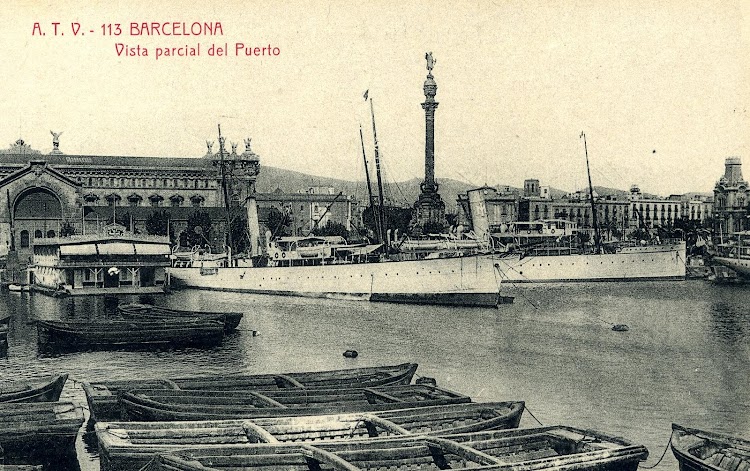 El LULIO y posiblemente el JAIME I en el puerto de Barcelona hacia 1.910. Al fondo el embarcadero de pasajeros. POSTAL.JPG