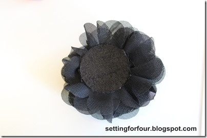Easy Handmade Flower Clips  for Flip Flops & Sandals from Setting for Four #handmade #easy #clip #shoe (2)