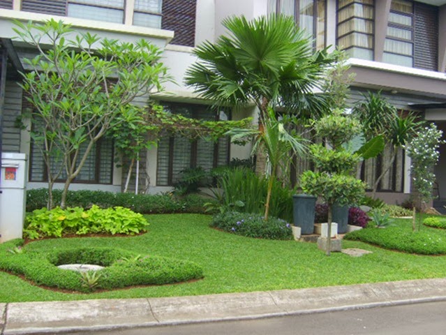 taman minimalis di halaman rumah berbentuk t