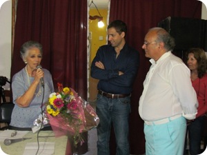 Se entregó un presente a Nina Nino por su papel de Mabel en el radioteatro "Los Pérez García"