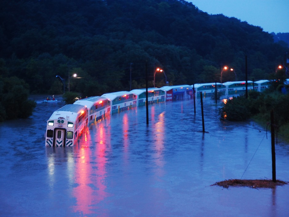 [2013toronto-storm-flood-go-train%255B3%255D.jpg]