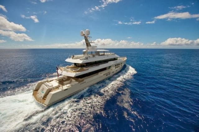 [luxury-yachts-toys-44%255B2%255D.jpg]