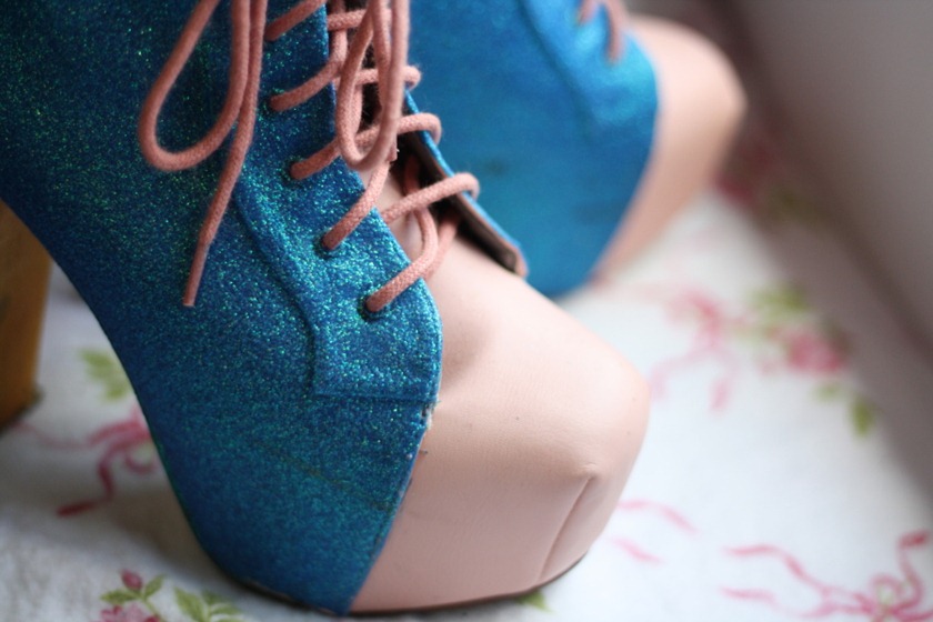 [DIY%2520Glitter%2520Litas%2520My1stWish%2520%252814%2529%255B3%255D.jpg&description=DIY: Glitter Litas!')]