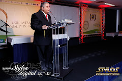 017 Fotos do evento Prêmio Empresa Brasileira do Ano 2011. Foto numero 017 de Stylos Digital Foto e Video, de Sao Caetano do Sul, SP. A Stylos Digital faz fotos de casamento, fotos de aniversarios, fotos de 15 anos, albuns diagramados (albuns de fotos), fotos de casal (ensaios de casal ou e-session), ensaios de 15 anos, fotos de eventos corporativos e fotos de eventos institucionais. Faz tambem videos de casamento e videos de sessao fotografica (videos de making-of). Foto e video em Sao Caetano do Sul, Sao Paulo, Santo Andre, Sao Bernardo do Campo, Diadema, Guarulhos, Taboao da Serra e Alphaville, SP.