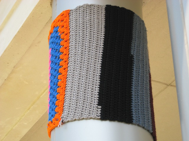 [20110605-YarnBombing%2520%25285%2529%255B2%255D.jpg]