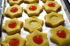 Make dents and fill the jam 