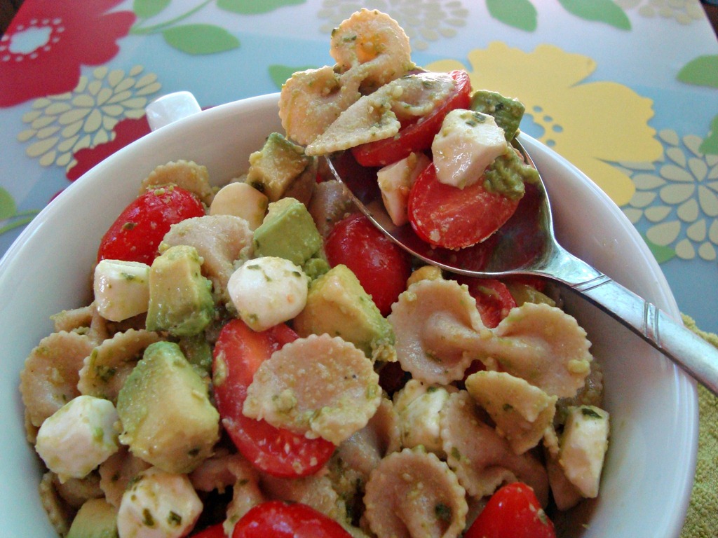 [creamy%2520avocado%2520pasta%2520salad%2520bite%255B3%255D.jpg]