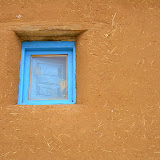 11/07. Muro in fango e paglia: nei piccoli pueblos della Tierra de Campos molte case sono ancora fabbricate così.