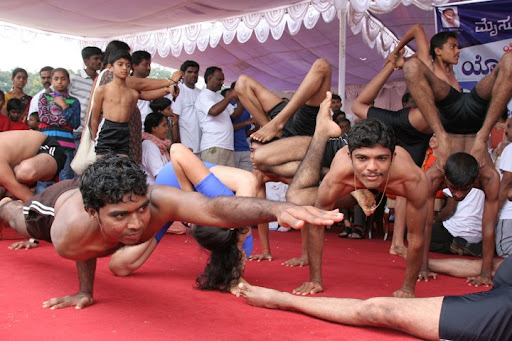 10. A large group of young men and women performed some incredible looking postures!