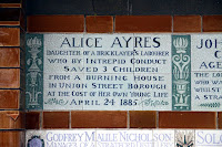 Alice Ayres - the name that Natalie Portman adopts in "Closer"