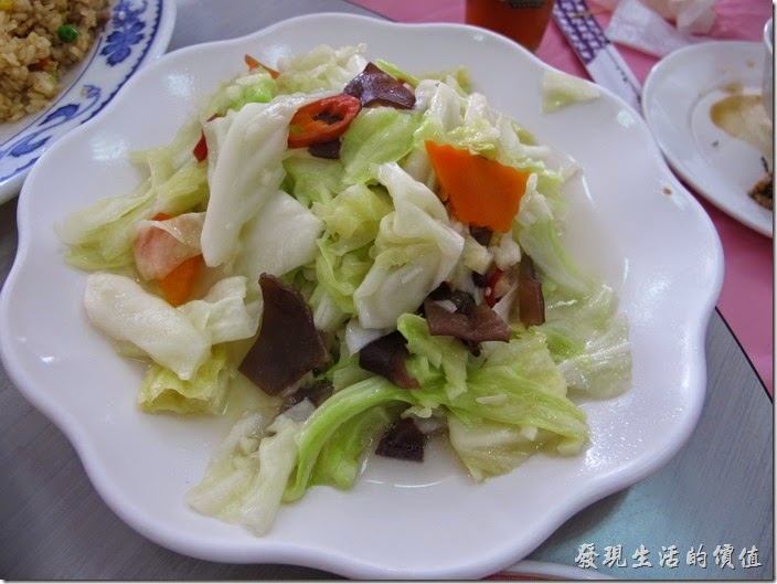 台南-和樂食堂。炒高麗菜。這盤高麗菜只能說普通，就是家常菜。