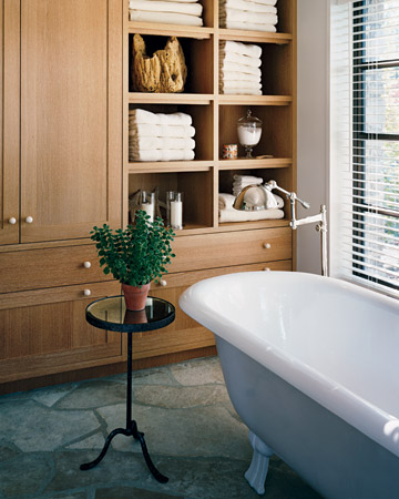 I love the beautiful cabinetry in this bath. (marthastewart.com)
