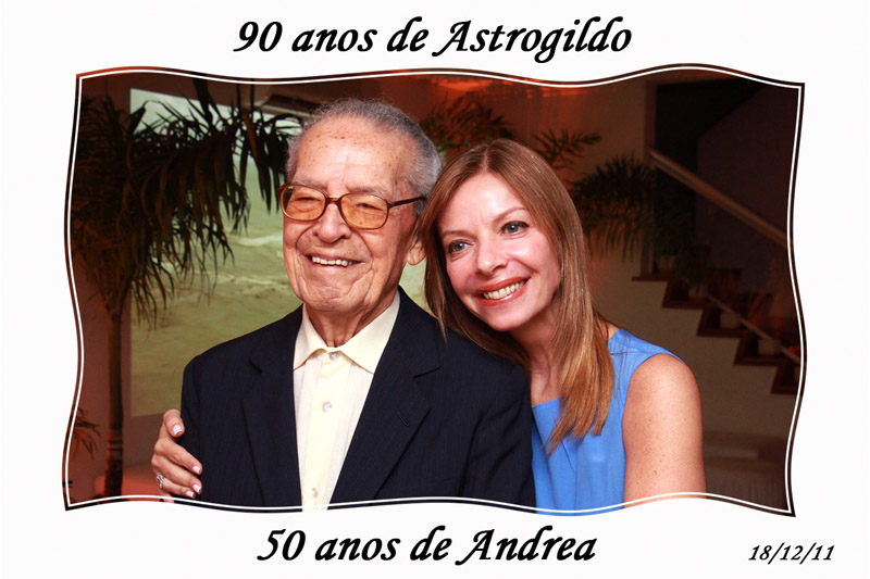 Fotos de Astrogildo e Andrea - 18.12.11. Foto numero 01 da Social Click Fotografia Digital, do Rio de Janeiro, RJ, que faz fotos divertidas, fotos malucas, fotos com fantasias, fotos na hora, fotografia maluca, fotografia divertida com molduras personalizadas. foto digital camarim movel victor miguel social click album de assinatura ao vivo v&v valerio fotos divertidas malucas maluca animadas animado festas casamento fotografos noivas bodas fotografia casamentos