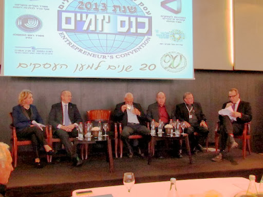 diskussiya za kruglim stolom.jpg