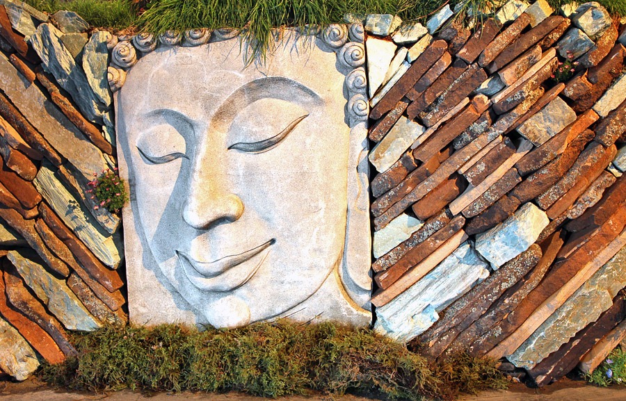 [120321_SF_Flower_Show_face_in_stacked_wall%255B2%255D.jpg]