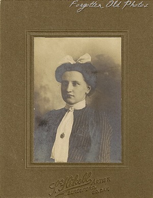 White Bow and Tie DL Antiques White Bow and Tie DL Antiques