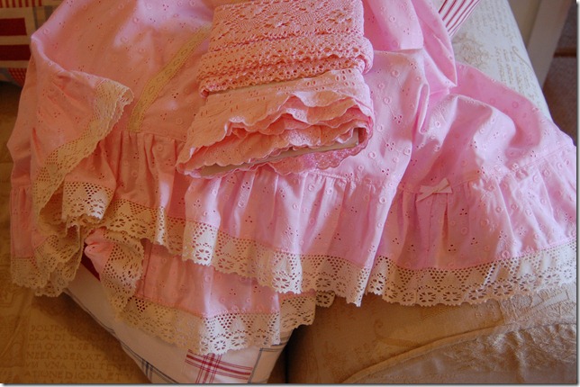 PINK LACE DRESS IDEAS