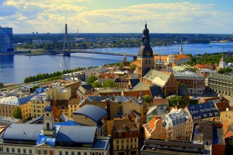 [latvia_riga_saint_peters_church_wall.jpg]