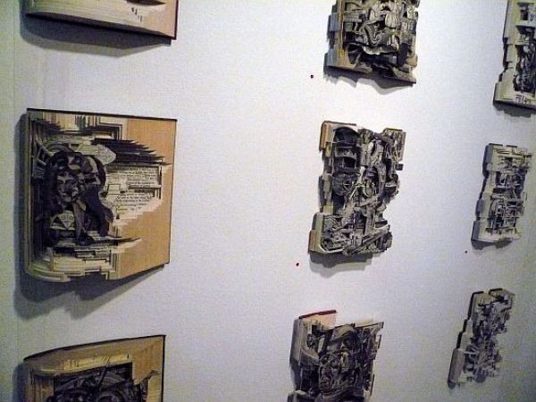 [astonishing_book_sculptures_640_093.jpg]
