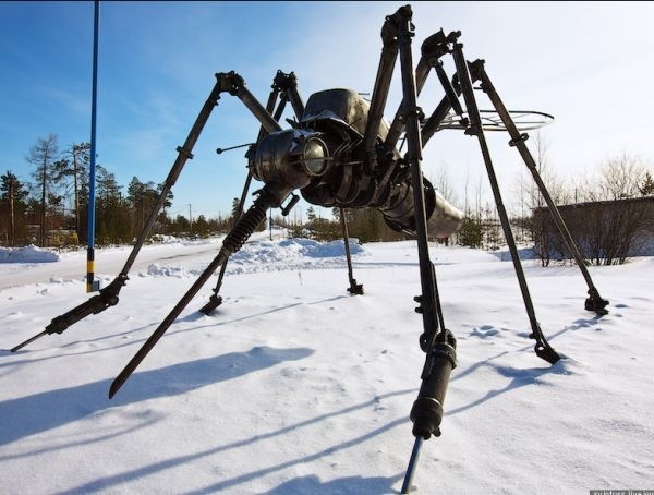[mosquito-sculpture-from-cars%255B2%255D.jpg]