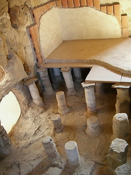 450px-Termas_en_Masada 450px-Termas_en_Masada