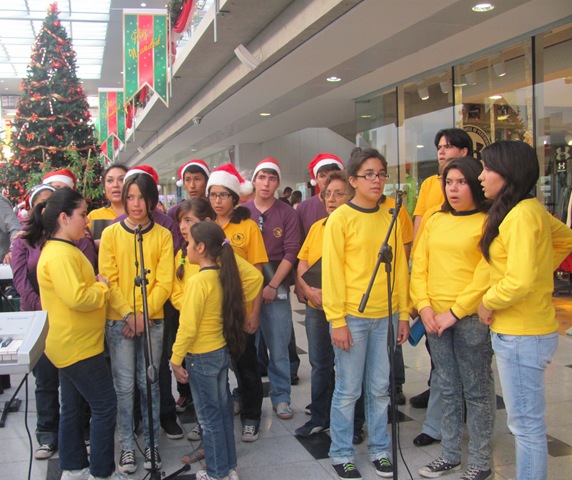 [CORO%2520UNAP%252CCORO%2520VOCES%2520BLANCAS%2520Y%2520CORO%2520JUVENIL%2520%25288%2529%255B2%255D.jpg]