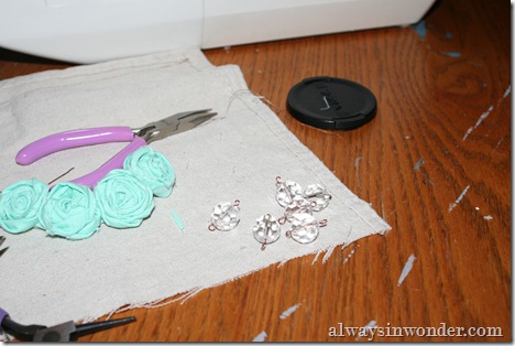 how_to_make_rose_necklace_with_fabric (14)