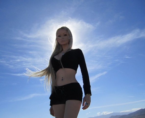 [Valeria%2520Lukyanova%252044%255B5%255D.jpg]