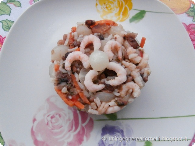 insalata riso legumi gamberetti carote cipolline lenticchie piselli fagioli azuki insalata riso legumi gamberetti carote cipolline lenticchie piselli fagioli azuki